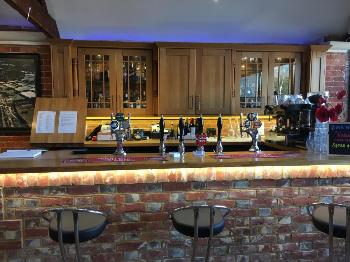 The White Hart Pub And Rooms Cranleigh Exteriör bild