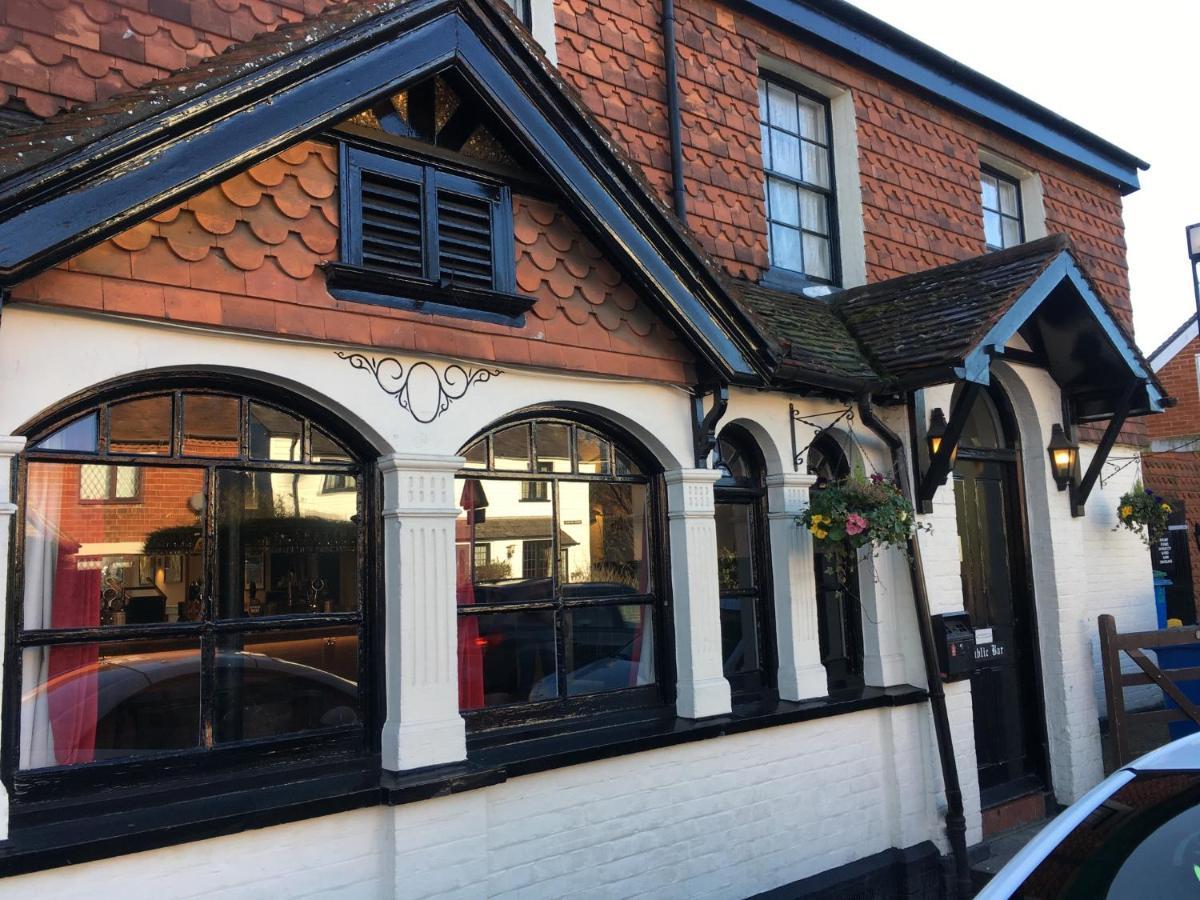 The White Hart Pub And Rooms Cranleigh Exteriör bild