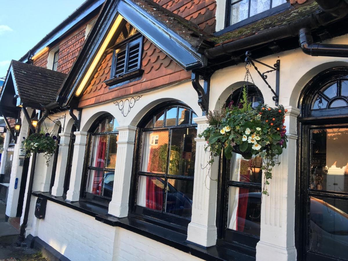 The White Hart Pub And Rooms Cranleigh Exteriör bild
