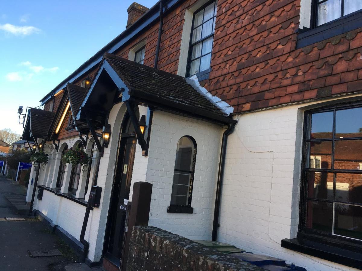 The White Hart Pub And Rooms Cranleigh Exteriör bild